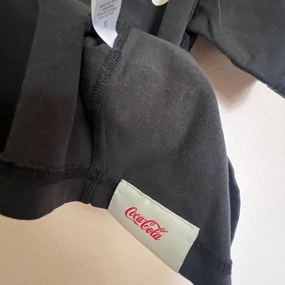 Coca Cola Black Tee with Iconic Logo 314 collection - Picture 4 of 5
